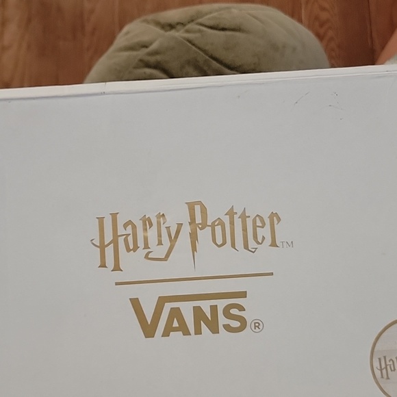 Harry Potter "Gryffindor" Vans - Picture 2 of 3